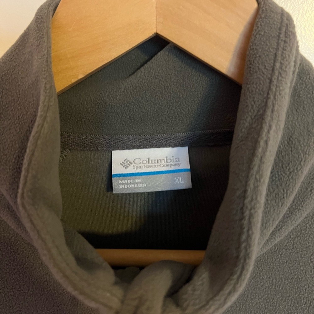 XL Columbia quarter zip fleece jacket. EUC